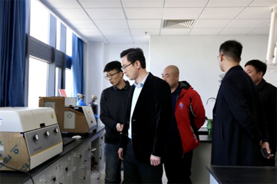 聚力產學研合作 點燃發展新引擎--龍山街道組織食品企業走進齊魯工業大學開展產學研合作及觀摩研討活動